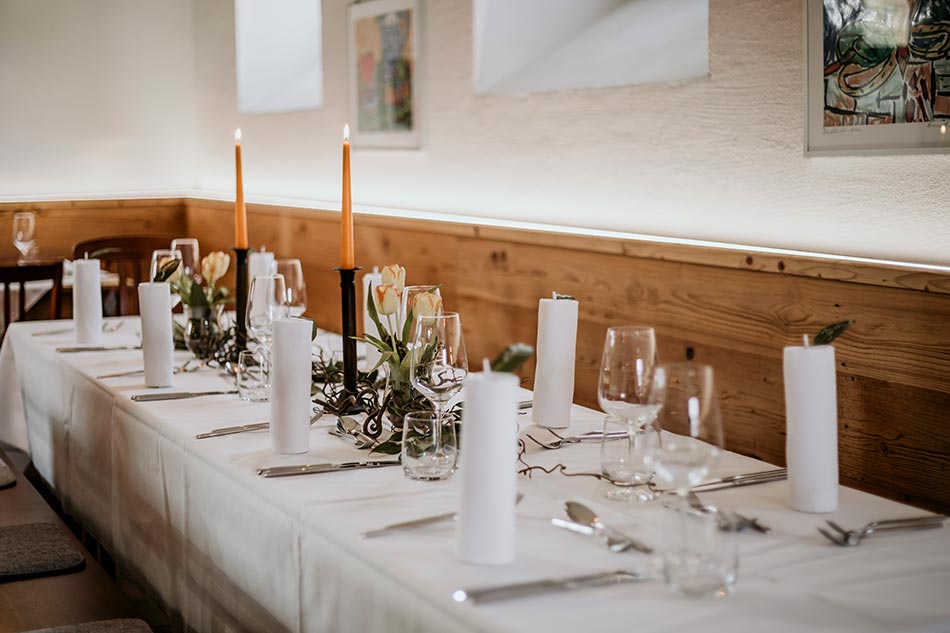Festlich eingedeckter Tich für private Feiern wie Hochzeiten, Taufen, Komunion oder Geburtstagen